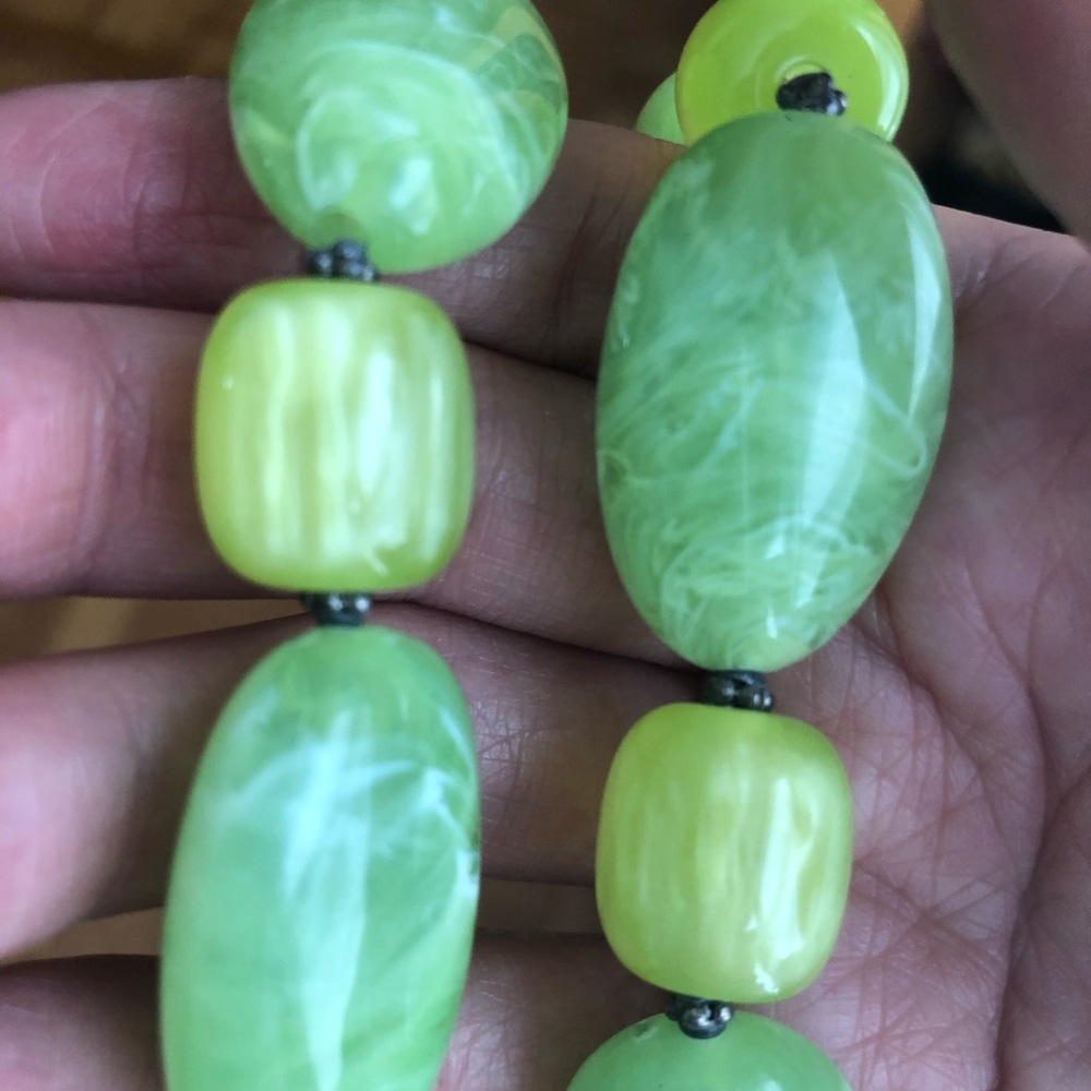Green beaded necklace! - Picture 3 of 4